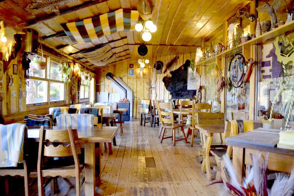 פארדוביצה Restaurant A Penzion Steak Station מראה חיצוני תמונה