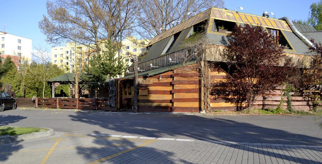 פארדוביצה Restaurant A Penzion Steak Station מראה חיצוני תמונה